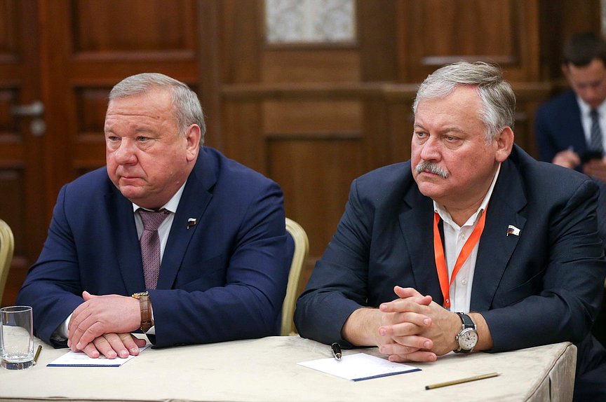 Chairman of the Committee on Defence Vladimir Shamanov and First Deputy Chairman of the Committee on Issues of the Commonwealth of Independent States and Contacts with Fellow Countryman Konstantin Zatulin