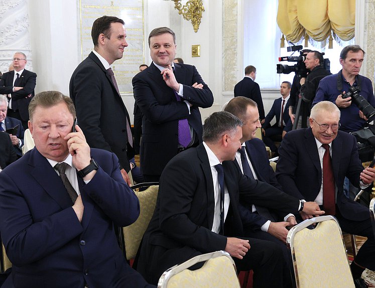 Председатель Комитета по малому и среднему предпринимательству Александр Демин и Председатель Комитета по региональной политике и местному самоуправлению Алексей Диденко
