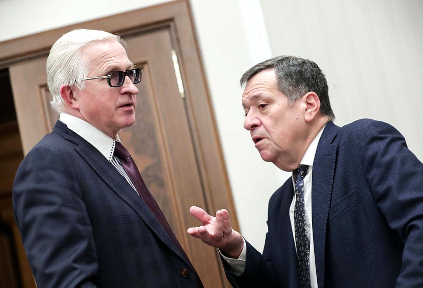 Президент Российского союза промышленников и предпринимателей (РСПП) Александр Шохин и Председатель Комитета по бюджету и налогам Андрей Макаров