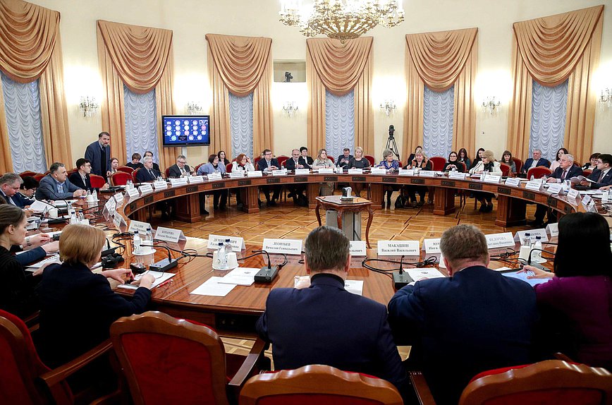 Круглый стол Комитета по вопросам семьи, женщин и детей на тему «Сельские семьи как хранители традиционных духовно-нравственных ценностей российской цивилизации»