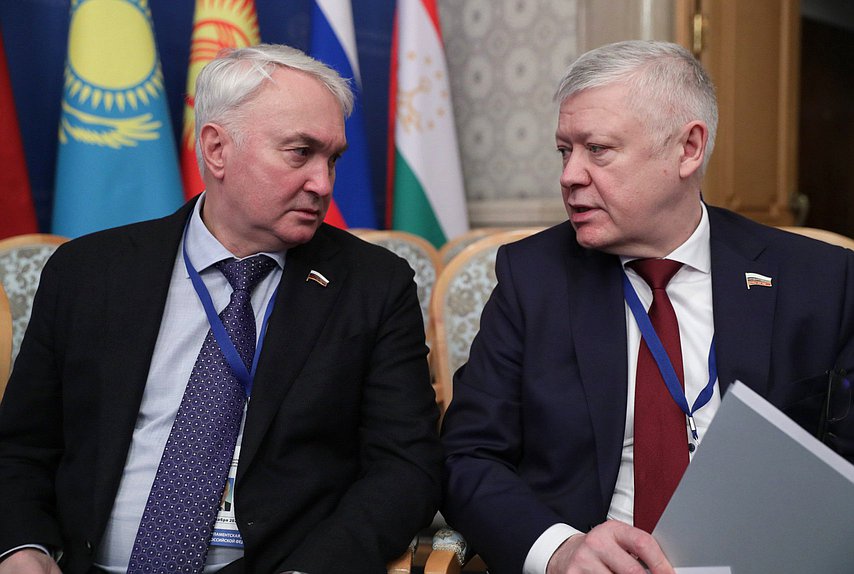 Chairman of Committee on Defence Andrey Kartapolov and Chairman of the Committee on Security and Corruption Control Vasily Piskarev