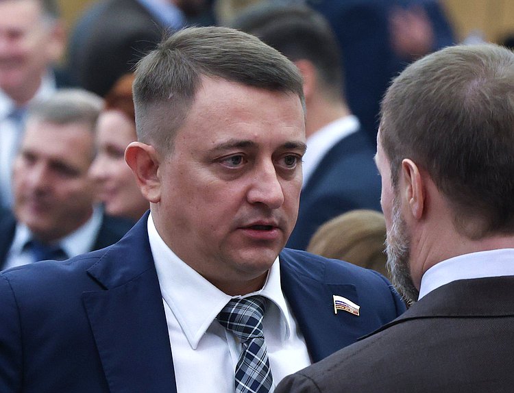 Член Комитета по вопросам собственности, земельным и имущественным отношениям Андрей Гимбатов