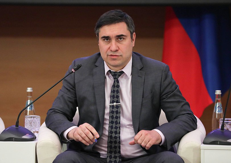 Председатель Комитета по охране здоровья Дмитрий Хубезов