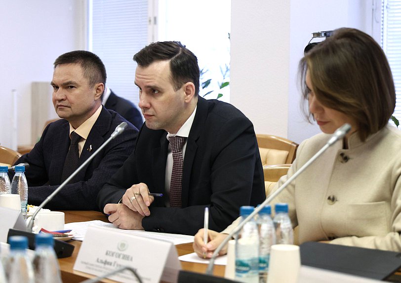 Первые заместители Председателя Комитета по малому и среднему предпринимательству Сергей Казанков и Альфия Когогина и Председатель Комитета Александр Демин