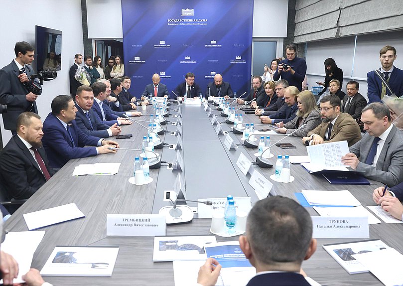 Заседание Комитета по строительству и ЖКХ с участием Министра строительства и ЖКХ РФ Ирека Файзуллина