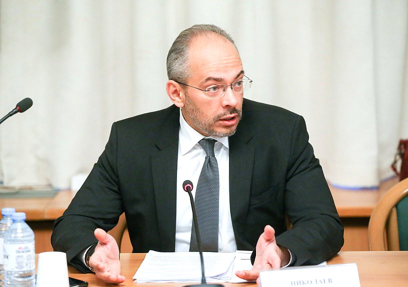 Председатель Комитета по природным ресурсам, собственности и земельным отношениям Николай Николаев