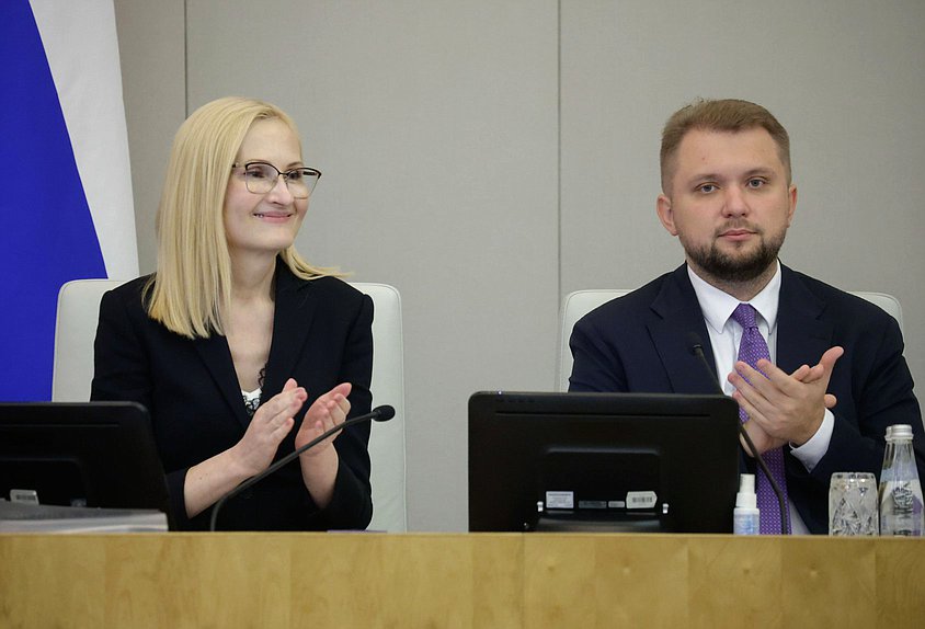 Заместители Председателя Государственной Думы Ирина Яровая и Борис Чернышов
