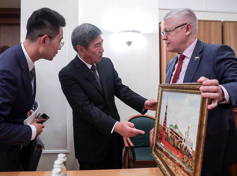Chairman of the Supervisory and Judicial Affairs Committee of the National People's Congress of China Yang Xiaochao and Chairman of the State Duma Committee on Security and Corruption Control Vasily Piskarev