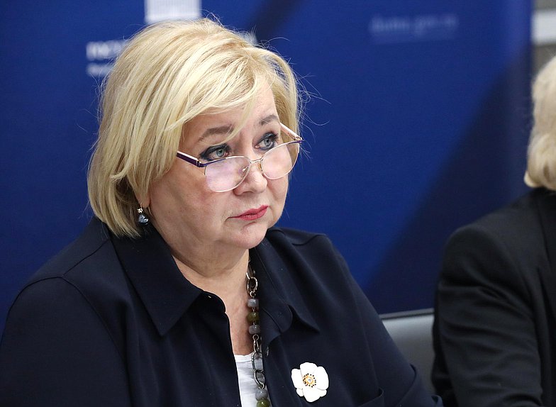 Заместитель Председателя Комитета по защите семьи, вопросам отцовства, материнства и детства Елена Вторыгина
