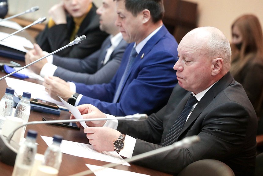 Член Комитета по экологии, природным ресурсам и охране окружающей среды Виталий Лихачев