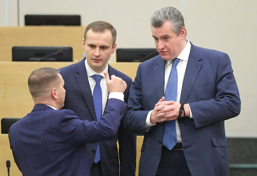 Руководитель фракции ЛДПР Леонид Слуцкий и заместитель Председателя Комитета по охране здоровья Сергей Леонов