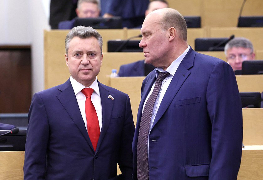 Заместитель Председателя Комитета по безопасности и противодействию коррупции Анатолий Выборный и член Комитета по обороне Андрей Колесник