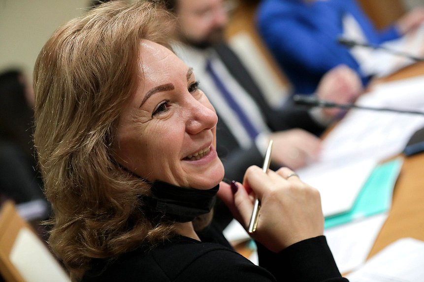 Член Комитета по просвещению Лариса Тутова