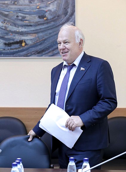 Заместитель Председателя Комитета по экологии, природным ресурсам и охране окружающей среды Анатолий Грешневиков