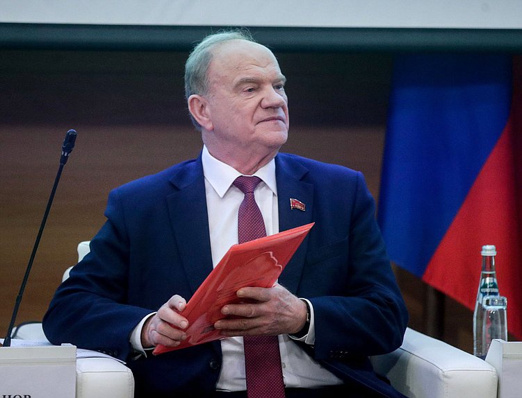 Руководитель фракции КПРФ Геннадий Зюганов