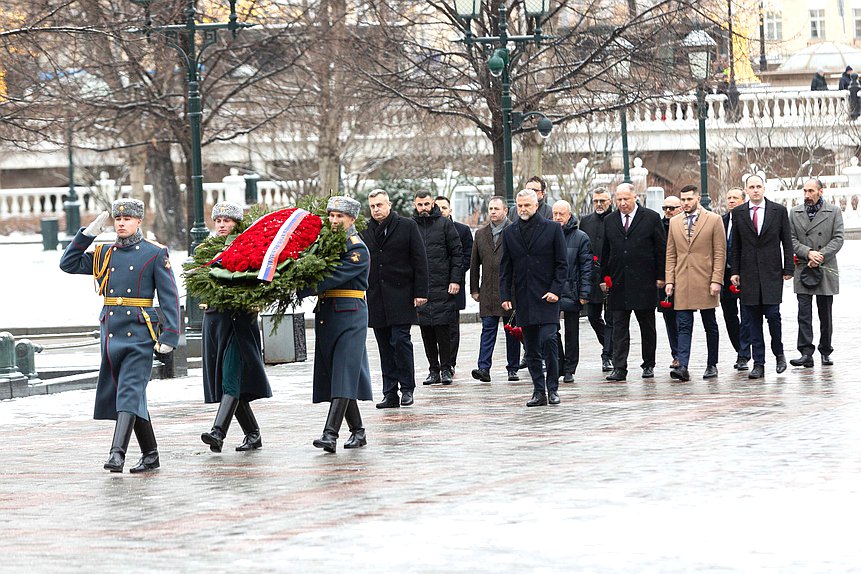 Делегация Словацкой Республики возложила венок к Могиле Неизвестного Солдата у Кремлевской стены