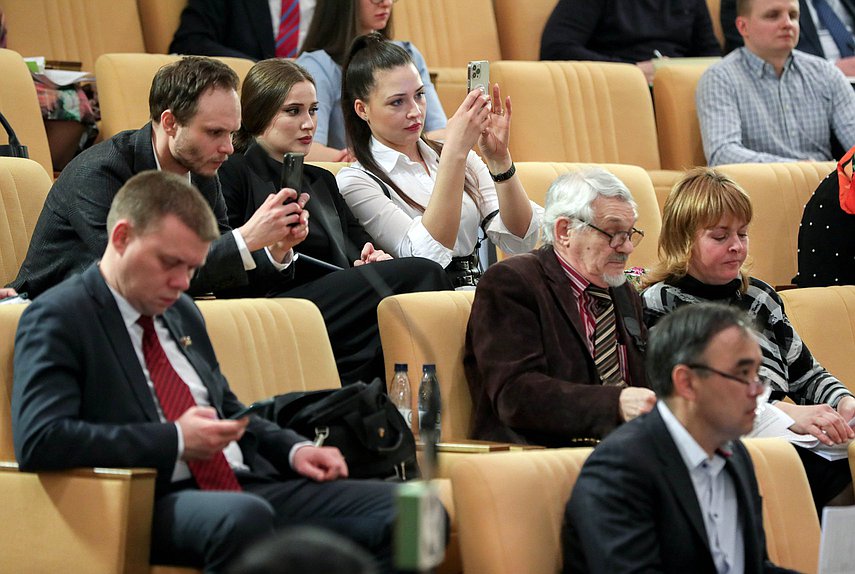 Круглый стол на тему «Об обеспечении нормативно-правового регулирования институциональных преобразований в сфере утилизации твердых бытовых отходов и проблемах, возникающих при реализации реформы в этой сфере»