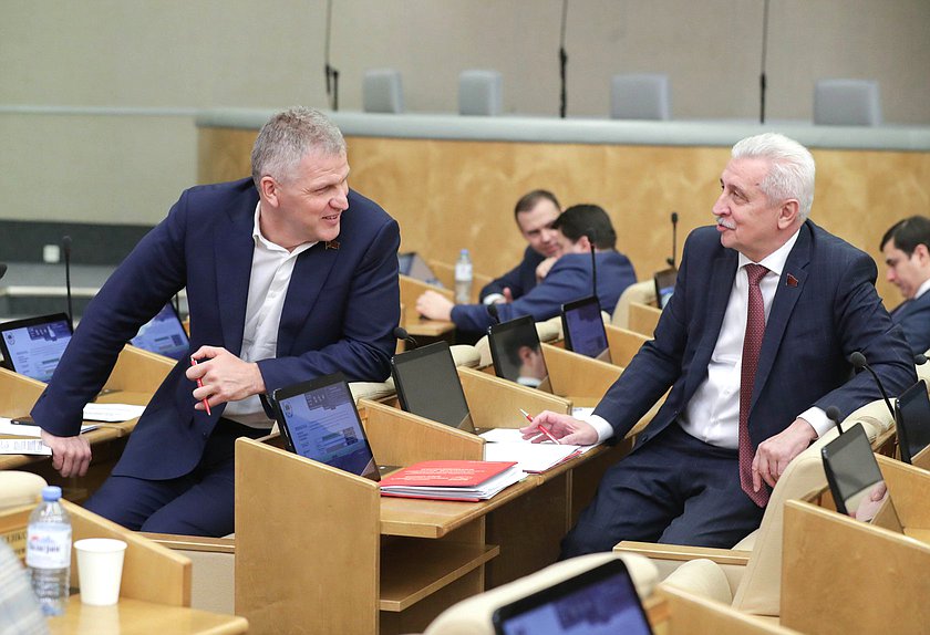 Заместитель Председателя Комитета по охране здоровья Алексей Куринный и член Комитета по охране здоровья Николай Осадчий