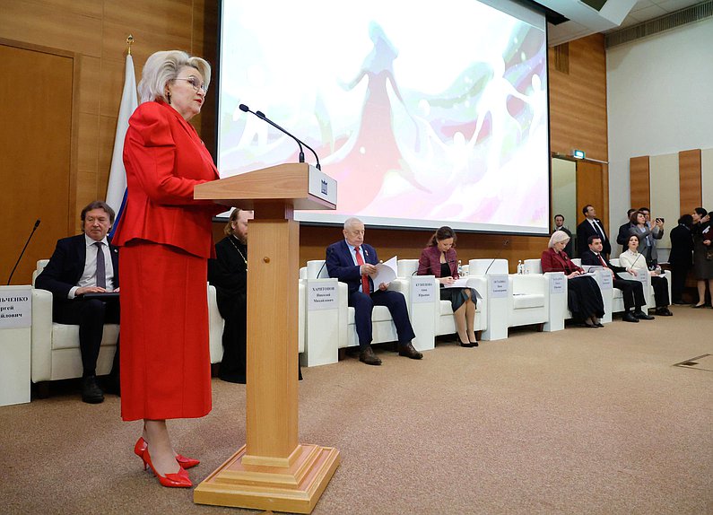 Председатель Комитета по защите семьи, вопросам отцовства, материнства и детства Нина Останина