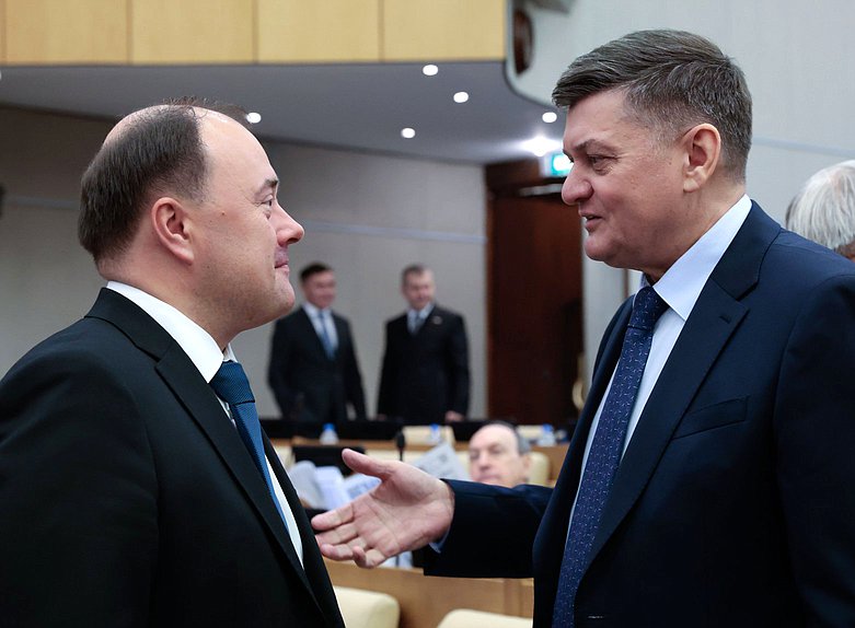 Члены фракции "Единая Россия" Артем Молчанов и Иван Квитка