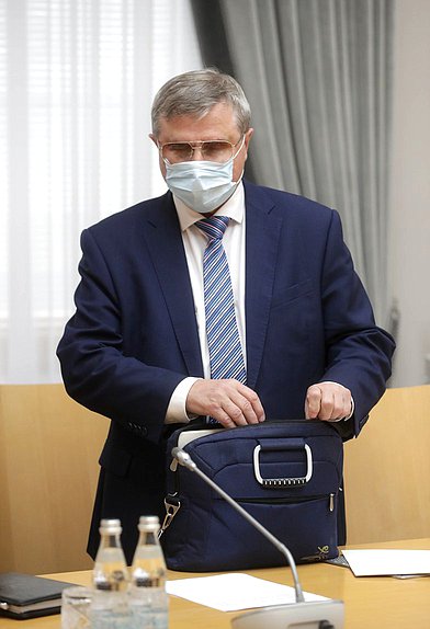 Член Комитета по науке и высшему образованию Олег Смолин