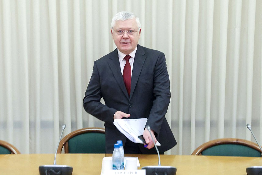 Председатель Комитета по безопасности и противодействию коррупции Василий Пискарев