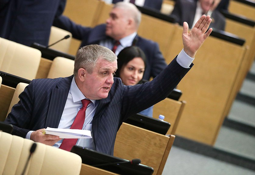 Первый заместитель Председателя Комитета по труду, социальной политике и делам ветеранов Николай Коломейцев