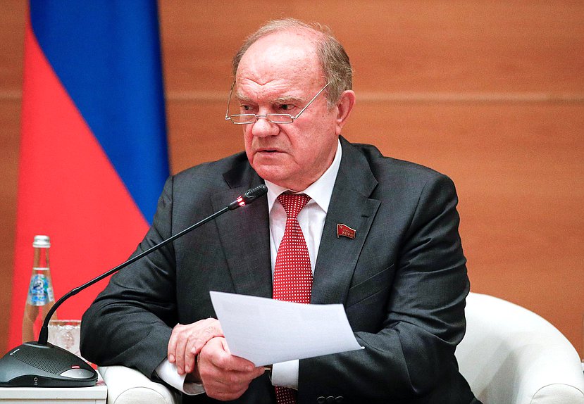 Руководитель фракции КПРФ Геннадий Зюганов