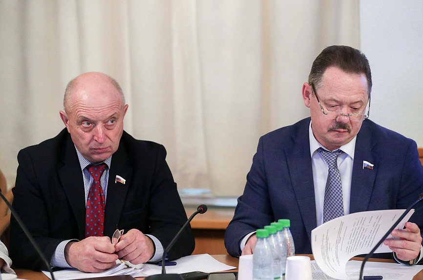 Члены Комитета по региональной политике и проблемам Севера и Дальнего Востока Иван Фирюлин и Владимир Новиков
