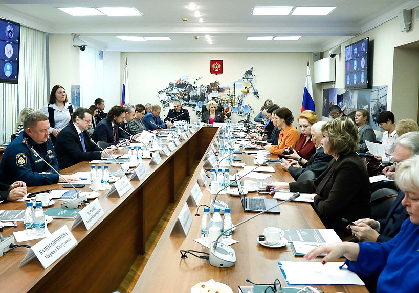 Круглый стол Комитета по защите семьи, вопросам отцовства, материнства и детства на тему «Проблемы деструктивного и аутодеструктивного поведения в современной подростково-молодежной среде»