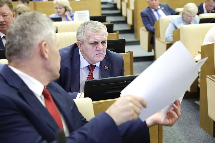 Первый заместитель Председателя Комитета по труду, социальной политике и делам ветеранов Николай Коломейцев