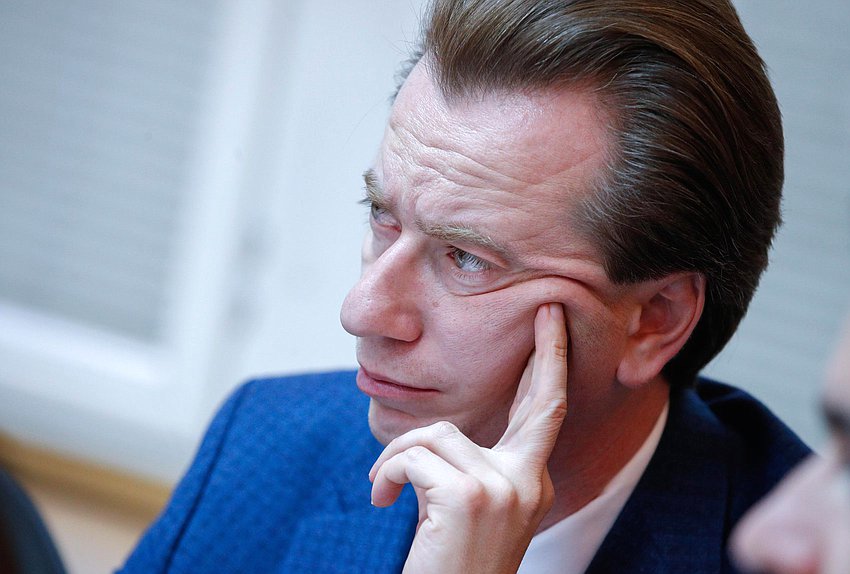 Первый заместитель Председателя Комитета по экологии, природным ресурсам и охране окружающей среды Владимир Бурматов