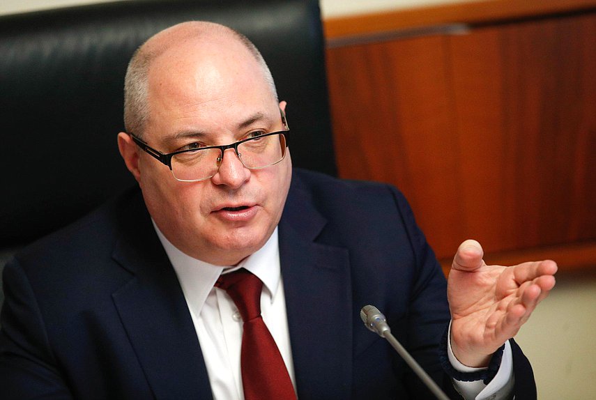 Председатель Комитета по вопросам собственности, земельным и имущественным отношениям Сергей Гаврилов