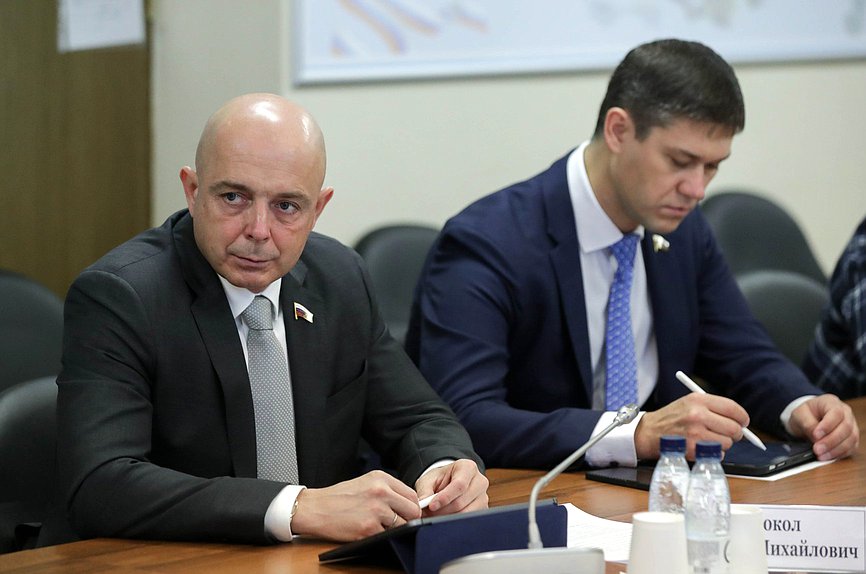 Члены Комитета по экономической политике Сергей Сокол и Сергей Алтухов