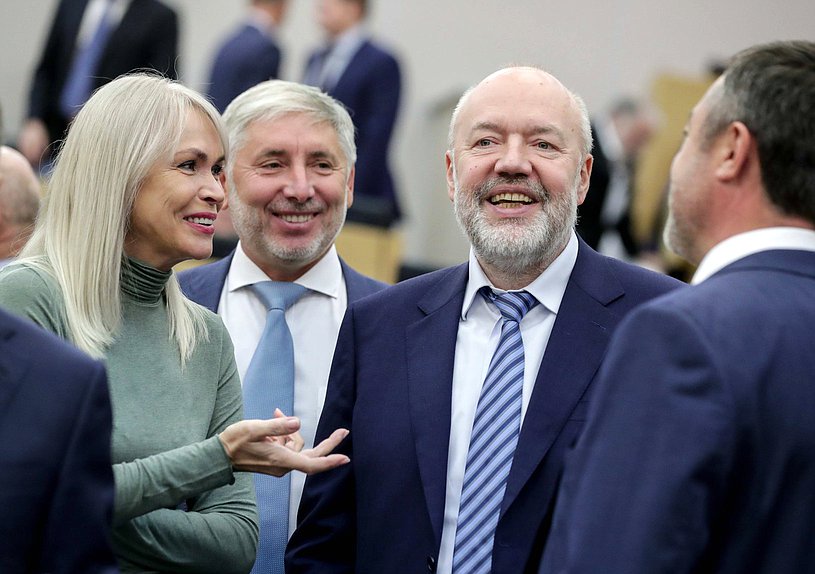 Член Комитета по государственному строительству и законодательству Ирина Белых, заместитель Председателя Комитета по государственному строительству и законодательству Рафаэль Марданшин и Председатель Комитета по государственному строительству и законодательству Павел Крашенинников