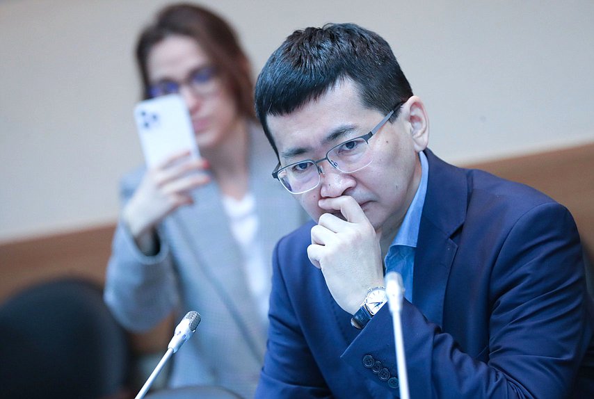 Член Комитета по экологии, природным ресурсам и охране окружающей среды Николай Будуев