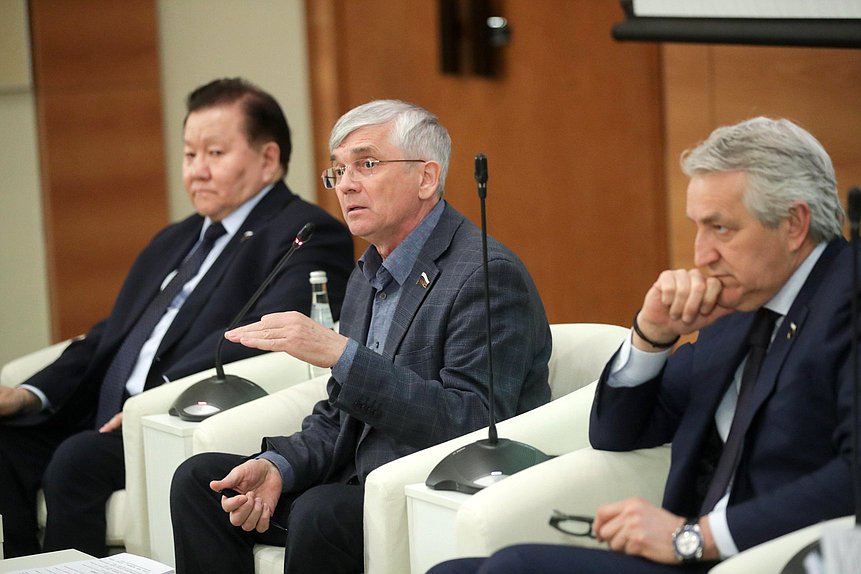 Член Комитета по охране здоровья Александр Петров