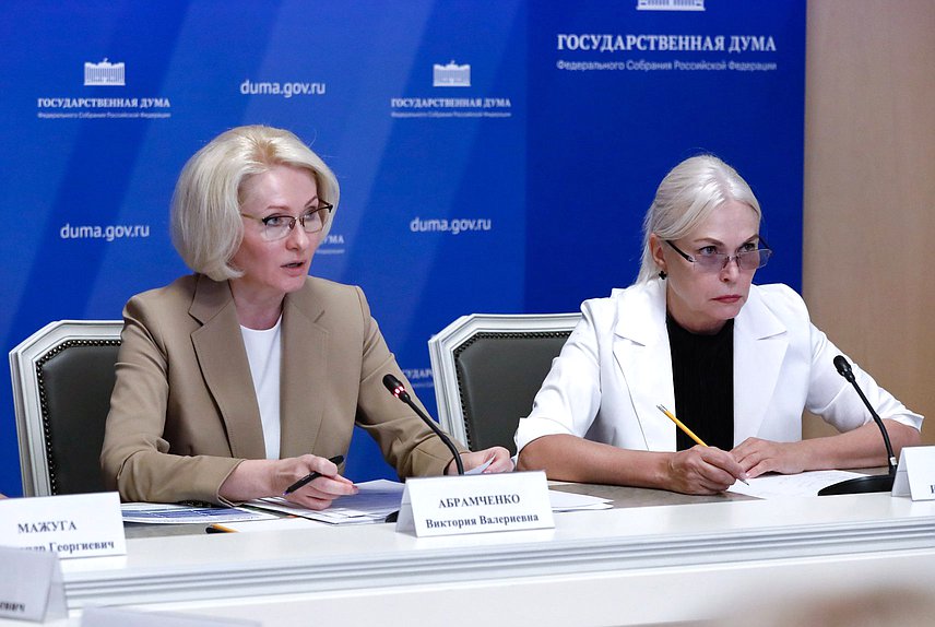 Заместитель Председателя Государственной Думы Виктория Абрамченко и Председатель Комитета по просвещению Ирина Белых