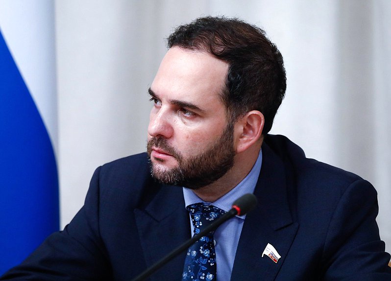 Первый заместитель Председателя Комитета по науке и высшему образованию Александр Мажуга