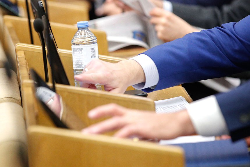 голосование нейтральное зал