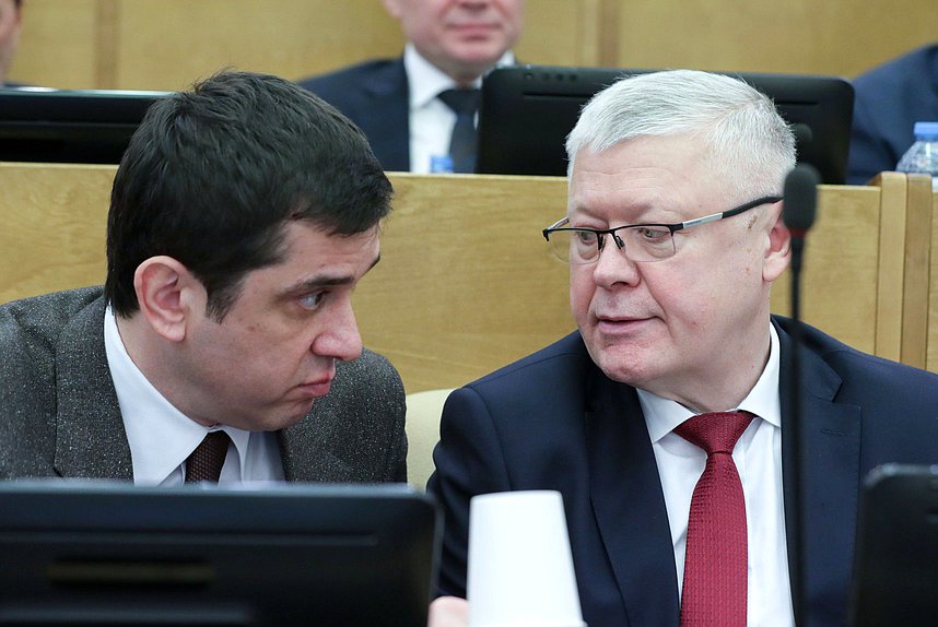 Член Комитета по безопасности и противодействию коррупции Бекхан Барахоев и Председатель Комитета Василий Пискарев