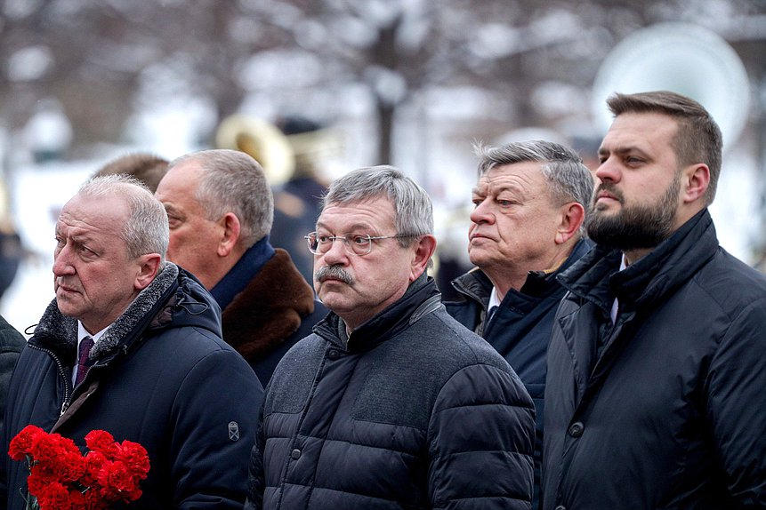 Заур Аскендеров возложил цветы к мемориалу Памяти сотрудников внутренних дел