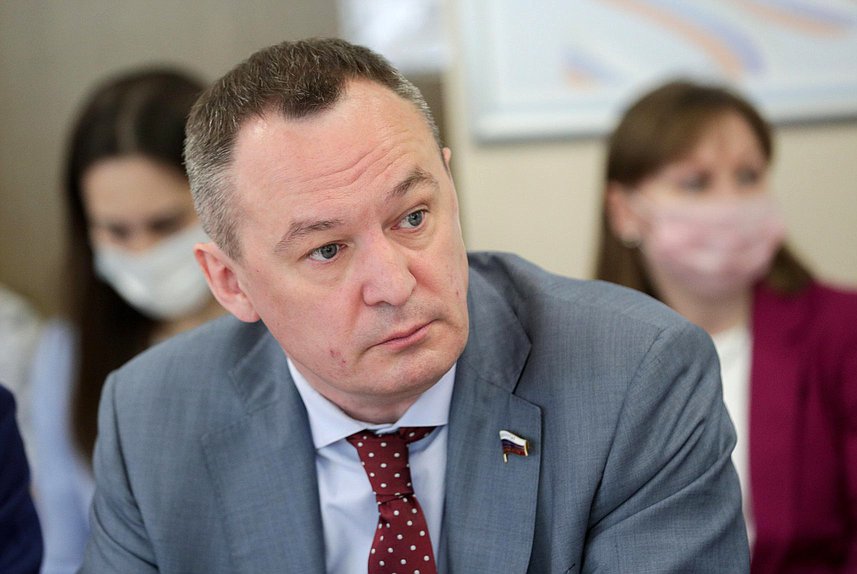 Член Комитета по экономической политике, промышленности, инновационному развитию и предпринимательству Алексей Бурнашов