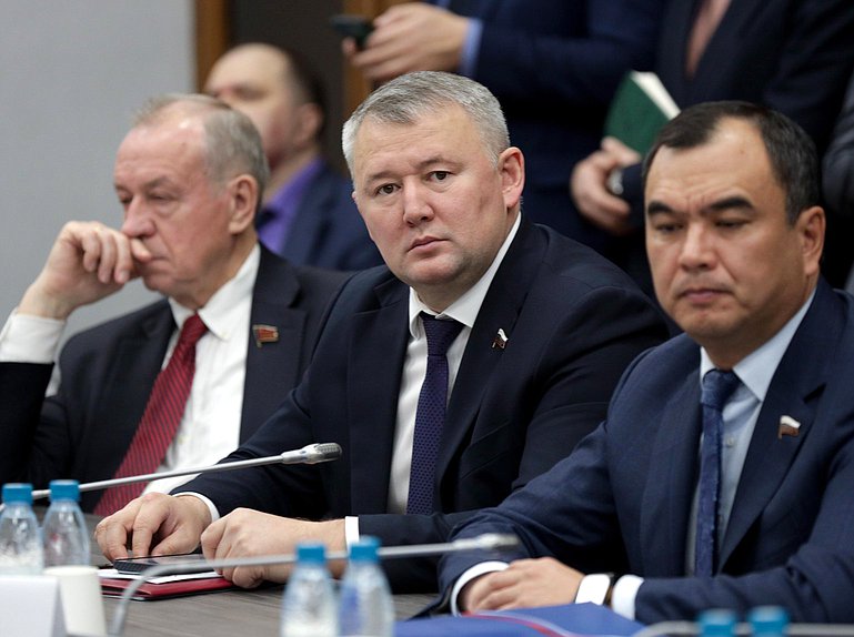 Член Комитета по молодежной политике Вячеслав Дамдинцурунов