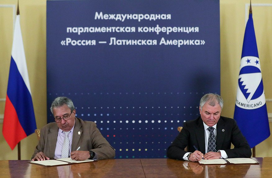Jefe de la Duma Estatal, Vyacheslav Volodin y el Presidente del Parlamento Centroamericano (PARLACEN), Amado Cerrud Acevedo