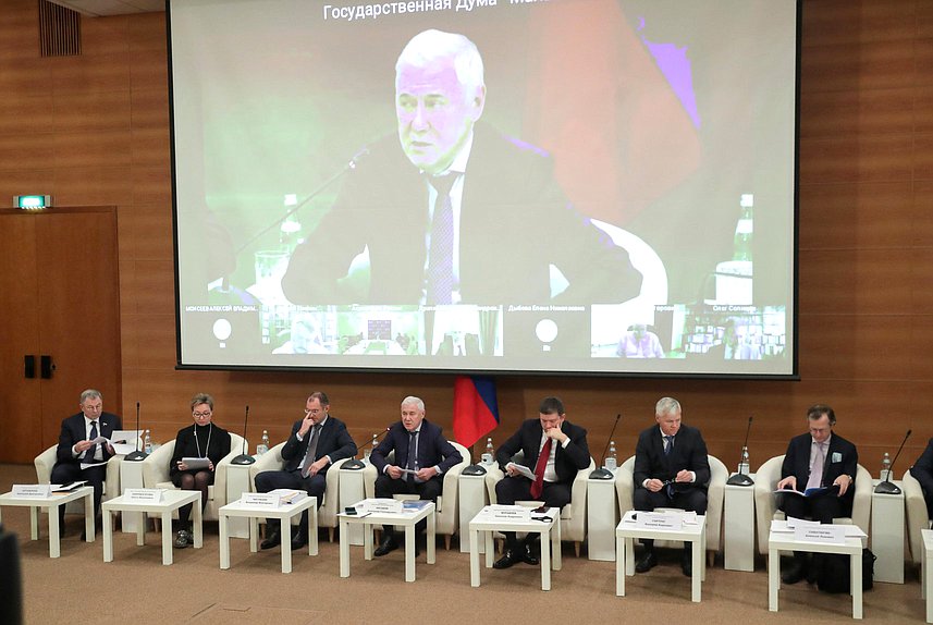 Парламентские слушания на тему «О проекте основных направлений развития финансового рынка Российской Федерации на 2022 год и период 2023 и 2024 годов»