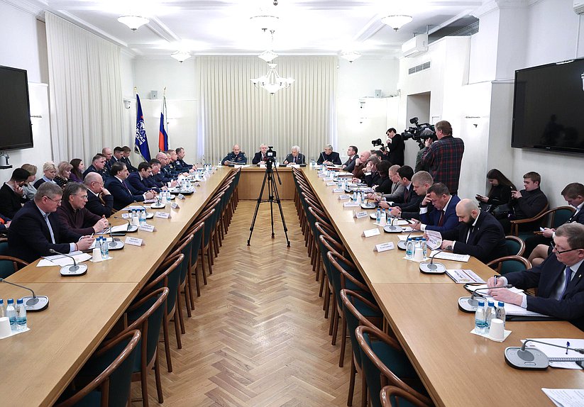 Заседание Комитета по безопасности и противодействию коррупции с участием Министра РФ по делам гражданской обороны, чрезвычайным ситуациям и ликвидации последствий стихийных бедствий Александра Куренкова