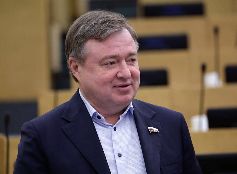 Член Комитета по вопросам собственности, земельным и имущественным отношениям Максим Иванов