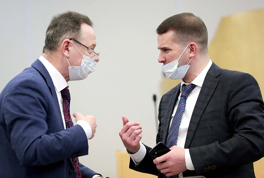 Член Комитета по региональной политике и проблемам Севера и Дальнего Востока Владимир Новиков и Председатель Комитета по труду, социальной политике и делам ветеранов Ярослав Нилов