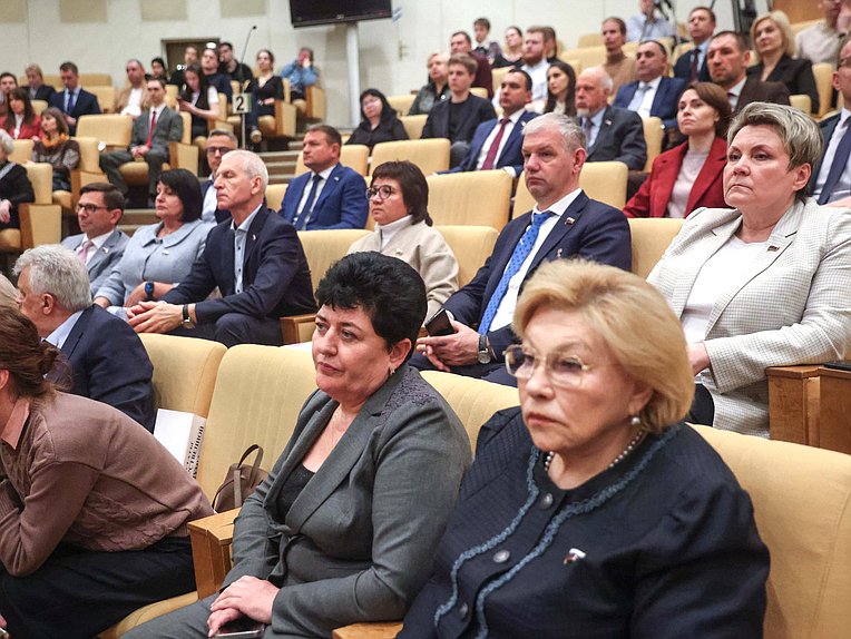 Показ первой серии документального фильма «У края бездны» («Прорыв к центру»)